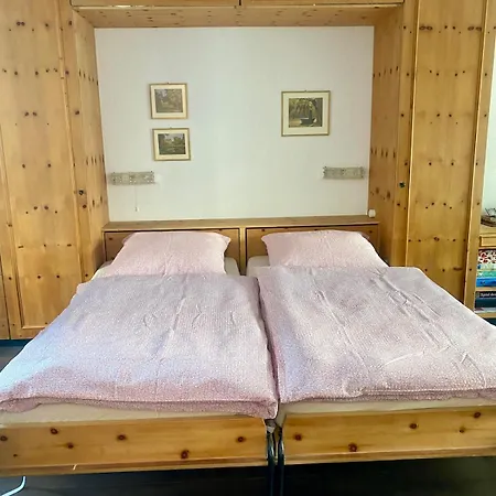 Centrally Located With 4 Single Beds * Davos