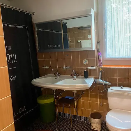 Apartment Centrally Located With 4 Single Beds