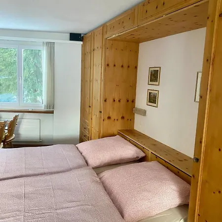 Centrally Located With 4 Single Beds * Davos